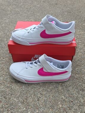 NWT Nike Court Legacy White & Laser Fuchsia Size 2.5 Youth